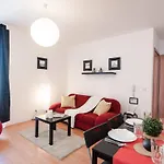 Bright And Homey Ac Apartment Near The Center