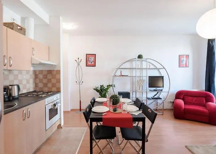 Bright And Homey Ac Apartment Near The Center