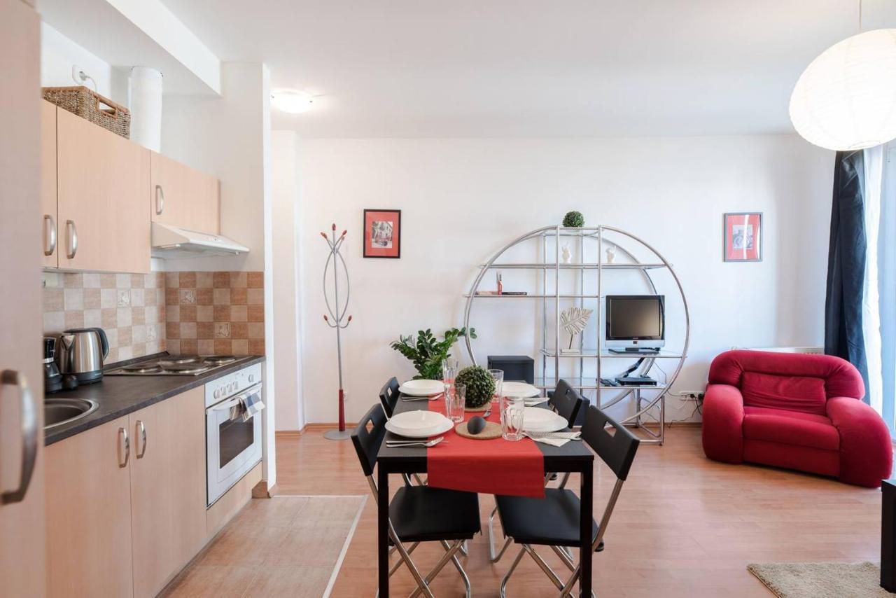 Apartment Bright And Homey Ac Near The Center