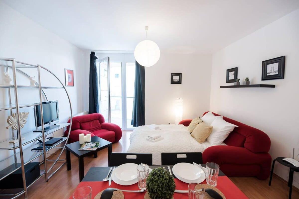 Bright And Homey Ac Near The Center