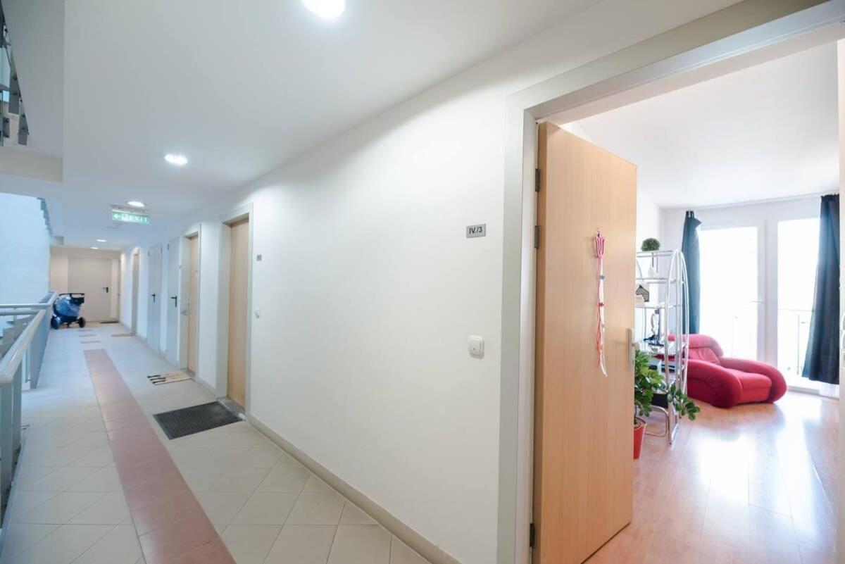 Bright And Homey Ac Near The Center Budapest