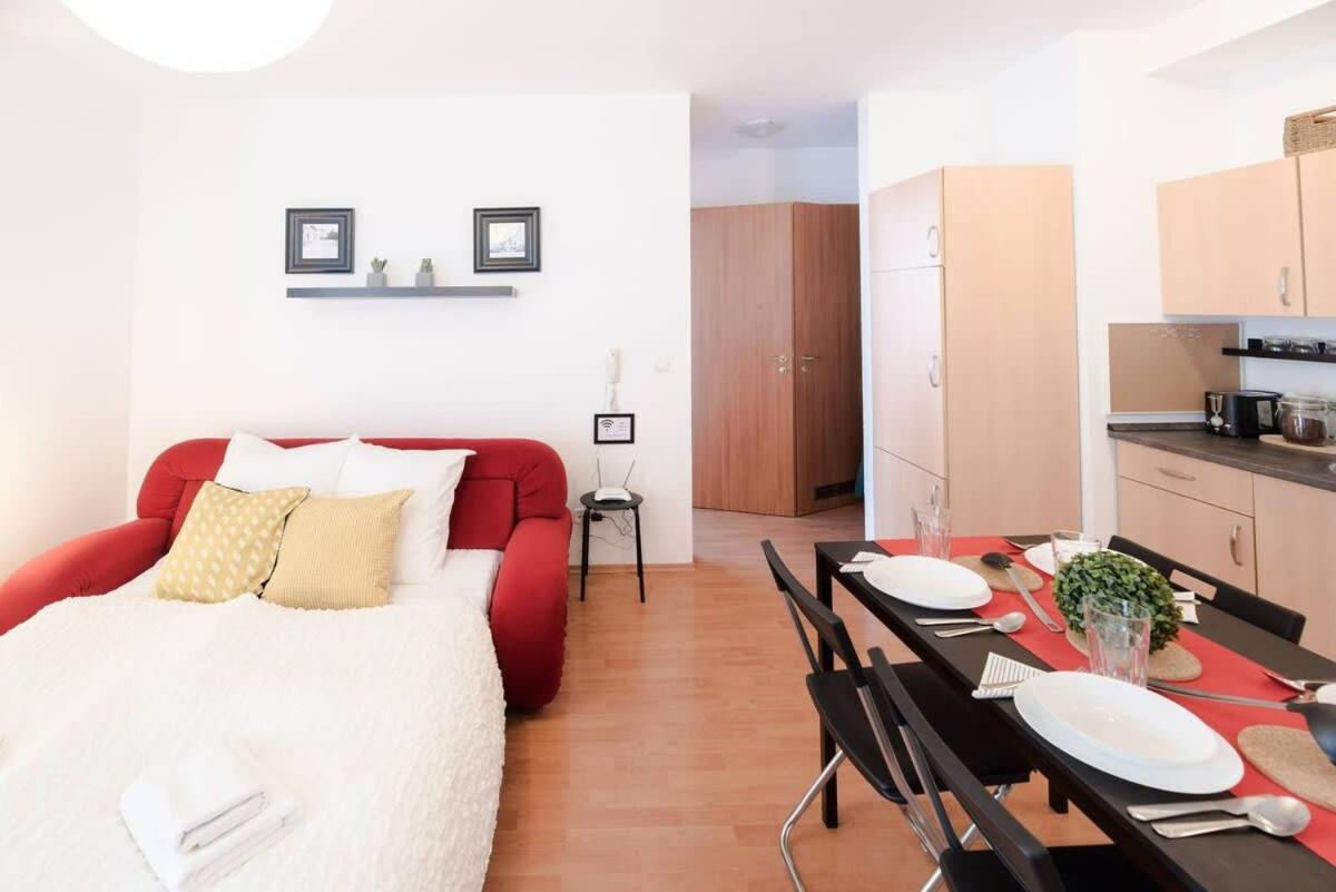Bright And Homey Ac Near The Center *