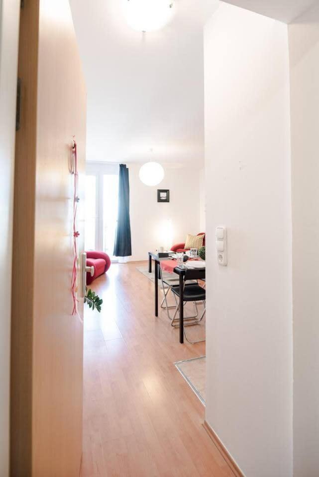 Bright And Homey Ac Near The Center Apartment *