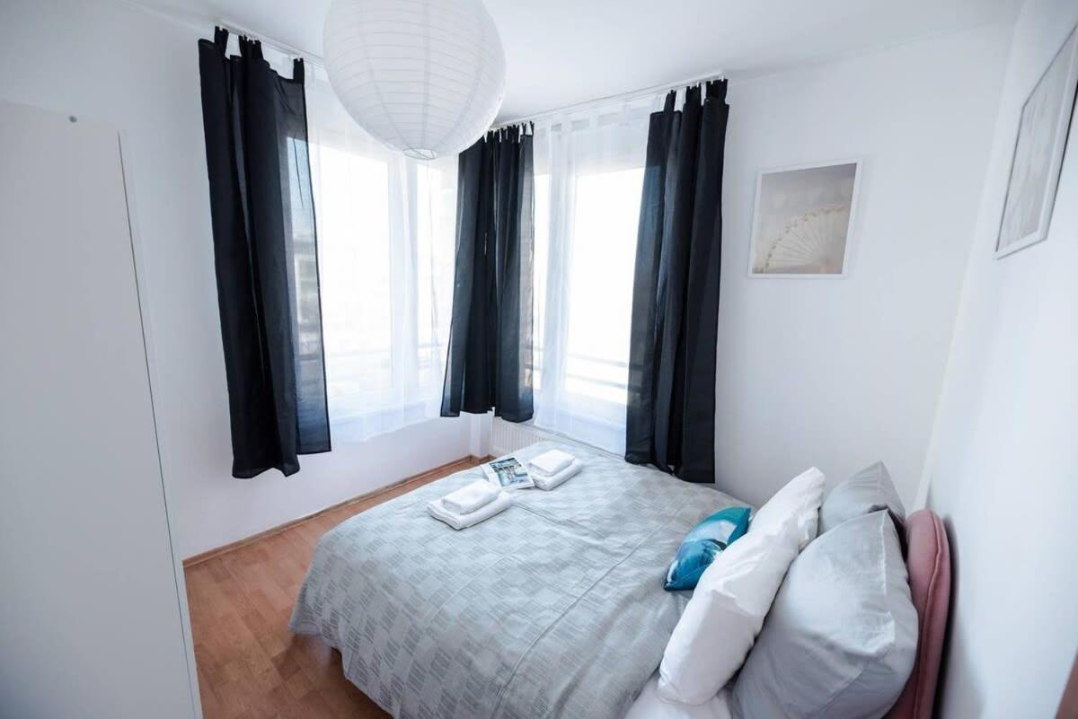 Bright And Homey Ac Near The Center * Budapest