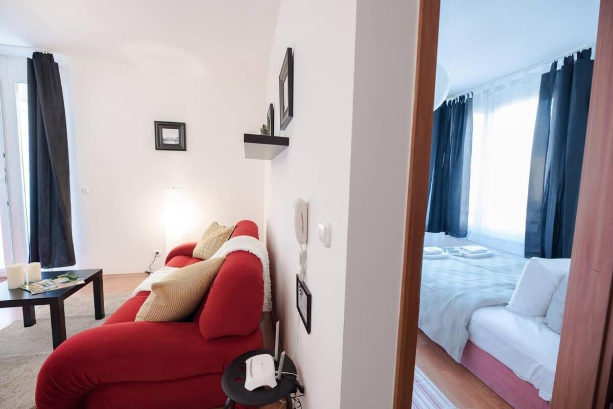 Apartment Bright And Homey Ac Near The Center