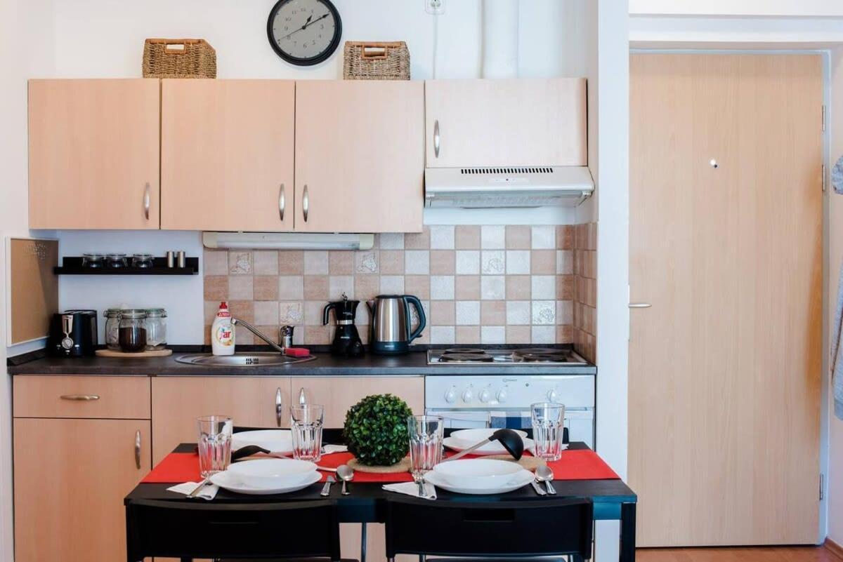 Bright And Homey Ac Near The Center *